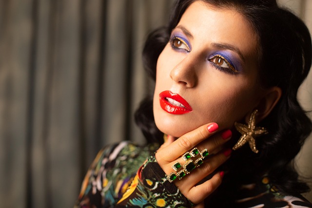 make-up vintage Image par inna mykytas de Pixabay